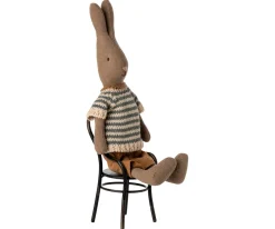 Maileg Knuffel Rabbit Size 1 Bruin met Shirt en Short 25cm